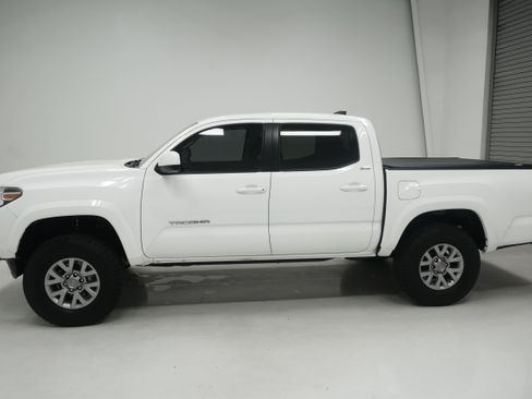 Used 2017 Toyota Tacoma SR5 w/ Tow Package RWD image 6