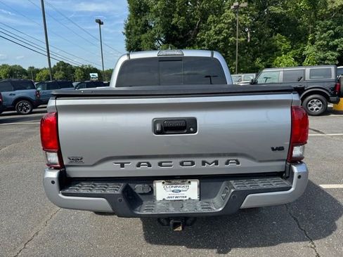 Used 2019 Toyota Tacoma TRD Off-Road AWD/4WD image 8