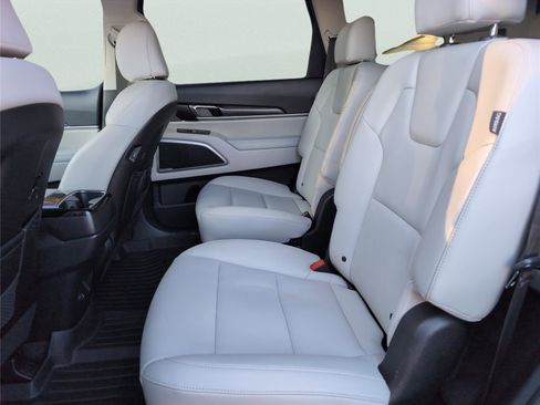Used 2024 Kia Telluride S w/ S Sunroof Package image 28