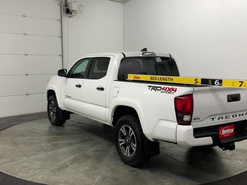 Used 2019 Toyota Tacoma TRD Sport image 6