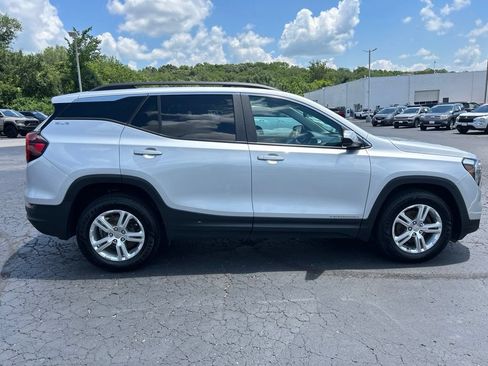 Used 2022 GMC Terrain SLE w/ Driver Convenience Package AWD/4WD image 4