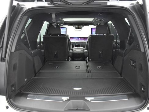 Certified 2026 Cadillac Escalade Platinum Sport w/ LPO, ONYX Package AWD/4WD image 34