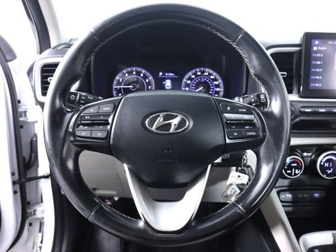 Used 2022 Hyundai Venue SEL w/ Cargo Package FWD image 11