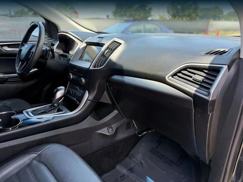 Used 2018 Ford Edge SEL w/ Equipment Group 201A FWD image 19