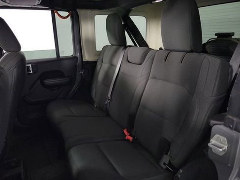Used 2018 Jeep Wrangler Unlimited Sport S AWD/4WD image 17