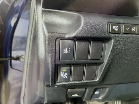 Used 2018 Lexus IS 300 AWD w/ Comfort Package image 10