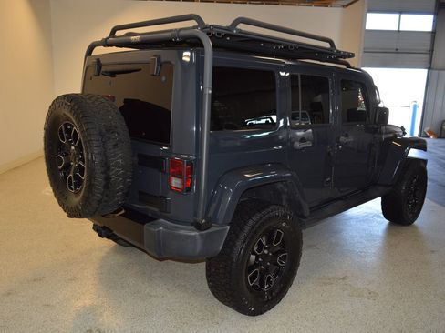 Used 2017 Jeep Wrangler Unlimited Sahara image 3