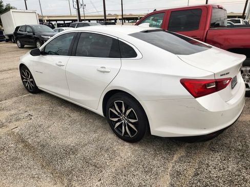 Used 2018 Chevrolet Malibu LT w/ Driver Confidence Package FWD image 3