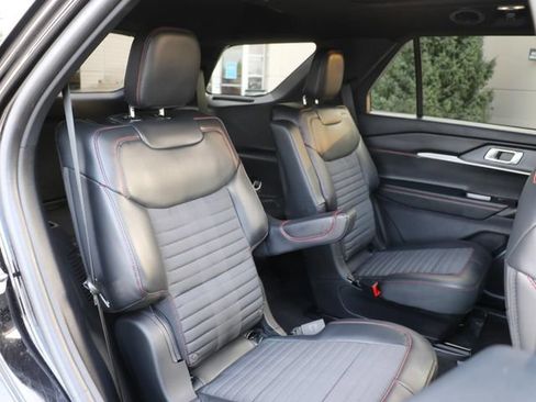 Used 2025 Ford Explorer ST-Line w/ Premium Package AWD/4WD image 14