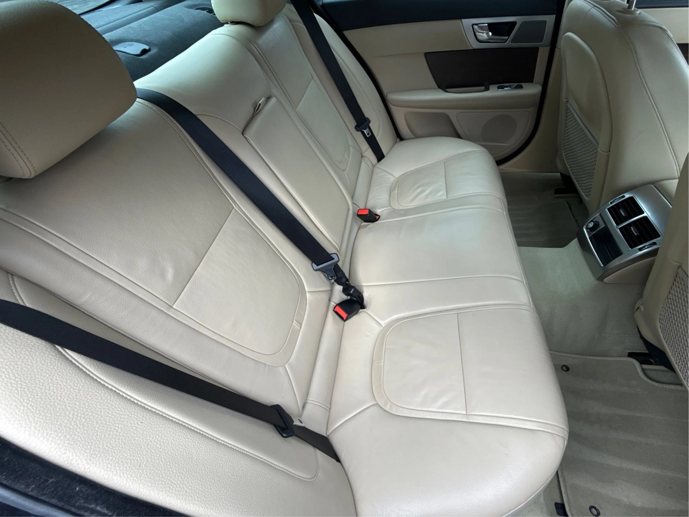 Used 2013 Jaguar XF 3.0 RWD image 27