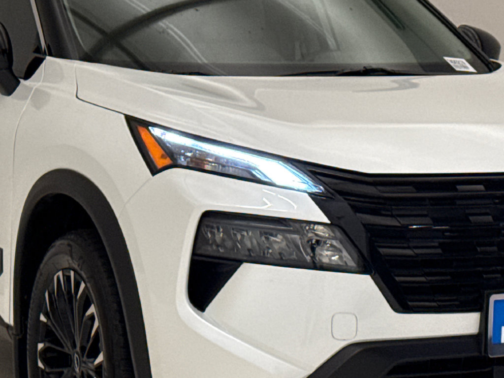 Used 2026 Nissan Rogue Dark Armor FWD image 5