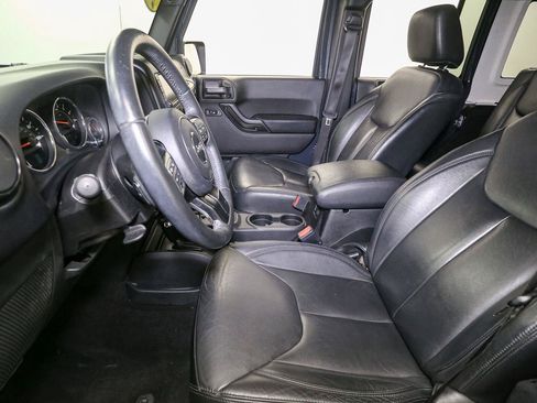 Used 2017 Jeep Wrangler Unlimited Sahara AWD/4WD image 38