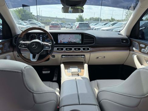 Used 2022 Mercedes-Benz GLS 450 4MATIC image 19
