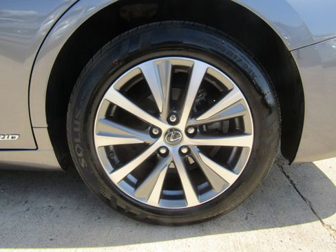 Used 2019 Lexus ES 300h image 9