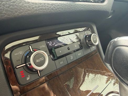 Used 2014 Volkswagen Touareg VR6 image 29