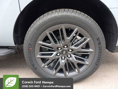 New 2026 Ford Expedition Max Platinum image 32