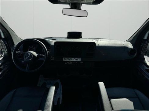 Used 2025 Mercedes-Benz Sprinter 2500 image 19