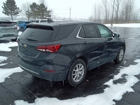 Used 2023 Chevrolet Equinox LT image 3