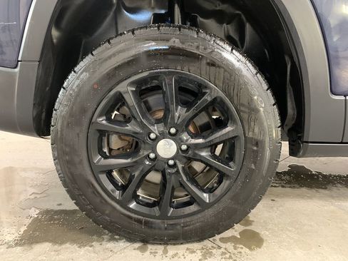 Used 2014 Jeep Cherokee Latitude w/ Cold Weather Group image 9