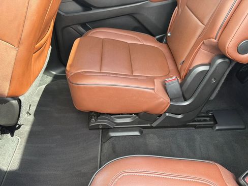 Used 2018 Chevrolet Traverse High Country AWD/4WD image 41