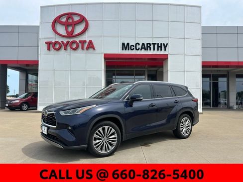 Used 2023 Toyota Highlander Platinum FWD image 1