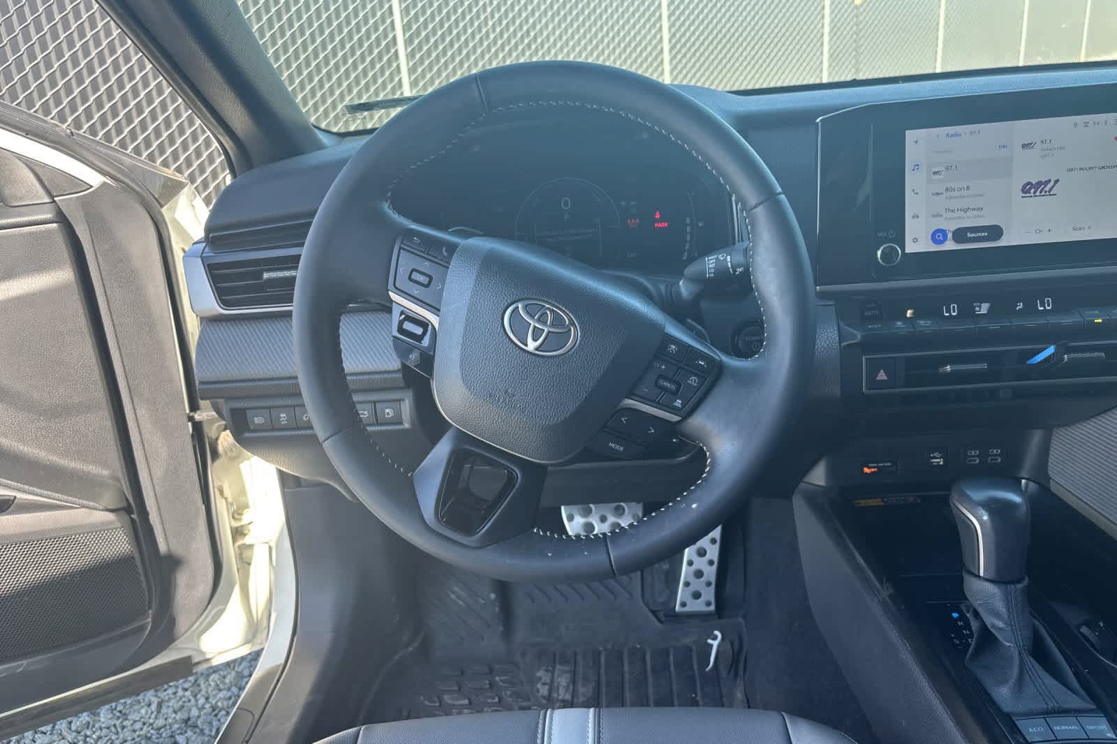 Used 2025 Toyota Camry SE FWD image 15