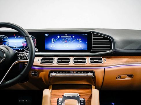 Used 2025 Mercedes-Benz GLS 450 4MATIC image 13