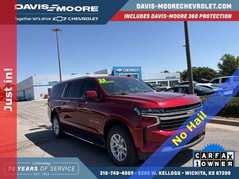 Used 2023 Chevrolet Suburban LT w/ Luxury Package AWD/4WD image 1