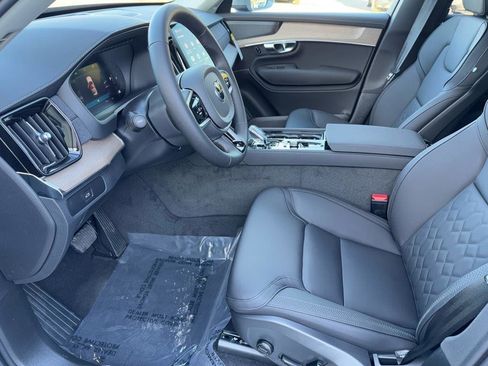 New 2025 Volvo XC90 B5 Plus image 19