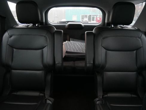 Used 2023 Ford Explorer XLT w/ Equipment Group 202A image 13