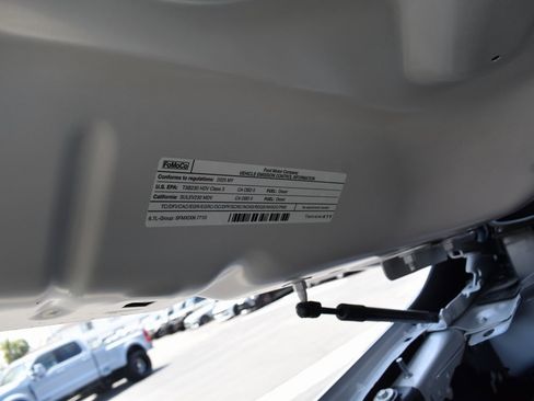 Used 2025 Ford F450 Lariat w/ FX4 Off-Road Package image 33