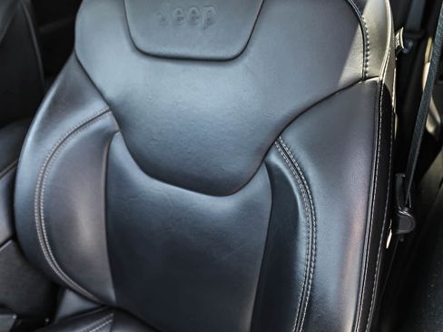 Used 2018 Jeep Cherokee Limited FWD image 24