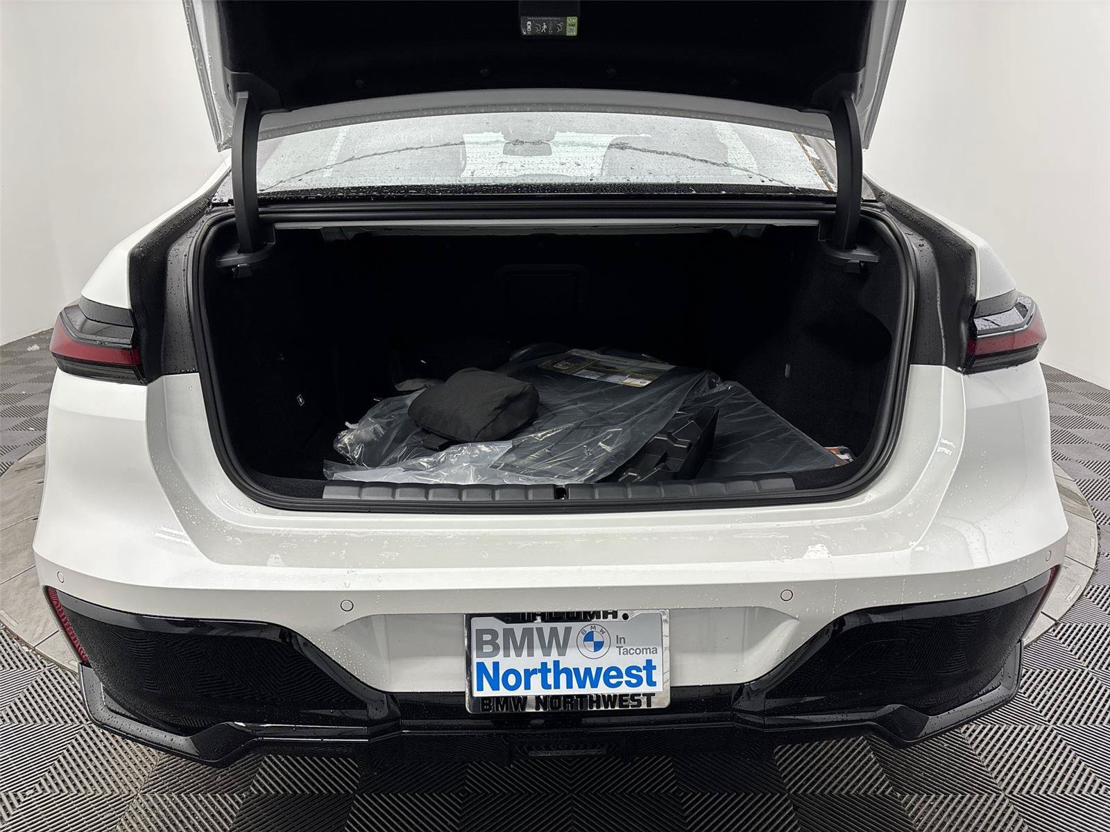 Used 2026 BMW i7 xDrive60 AWD/4WD image 21