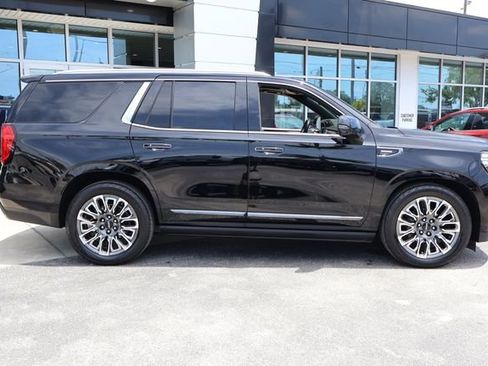 Used 2023 GMC Yukon Denali Ultimate AWD/4WD image 9
