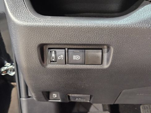 Used 2022 Toyota RAV4 LE AWD/4WD image 24