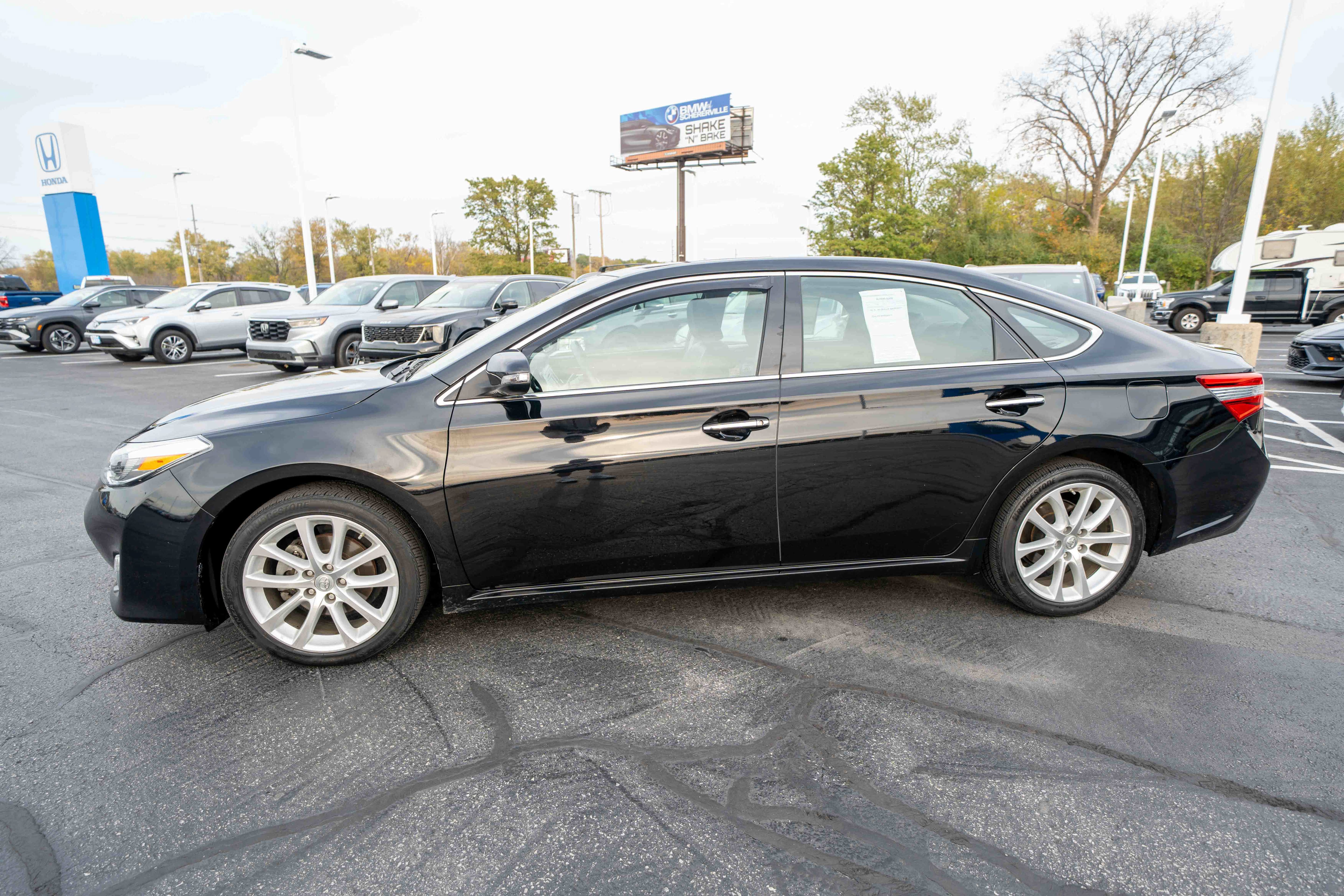 Used 2015 Toyota Avalon Limited FWD image 3