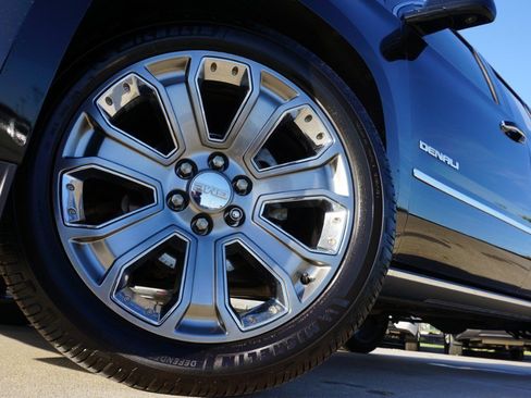 Used 2018 GMC Yukon Denali image 12