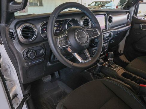 Used 2023 Jeep Wrangler Unlimited Rubicon 4xe AWD/4WD image 11