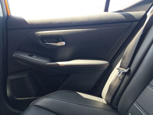 Used 2021 Nissan Sentra SR w/ SR Premium Package image 11