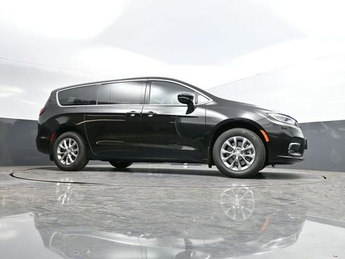 New 2026 Chrysler Pacifica Select AWD/4WD image 47