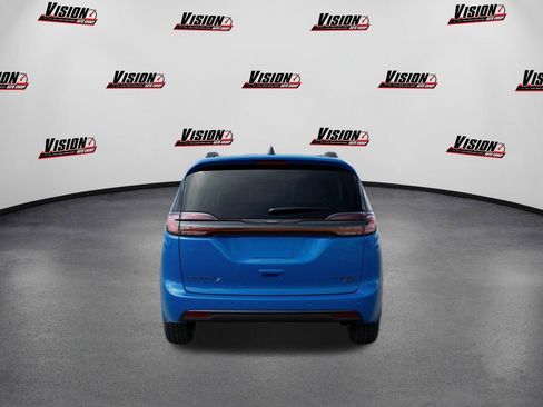 New 2026 Chrysler Pacifica Limited image 7