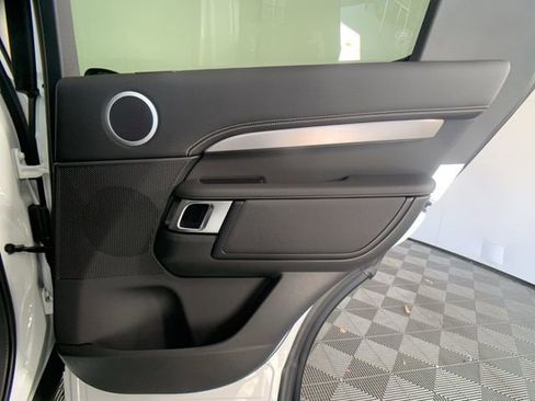 Used 2025 Land Rover Discovery Dynamic SE image 30