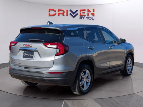 Used 2024 GMC Terrain SLE image 5