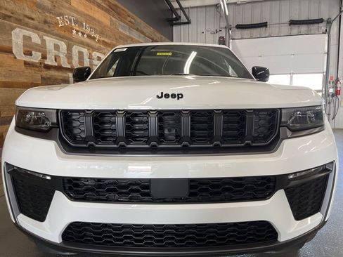 New 2026 Jeep Grand Cherokee L Limited w/ Limited Altitude Package AWD/4WD image 8