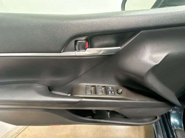 Used 2021 Toyota Camry SE FWD image 15
