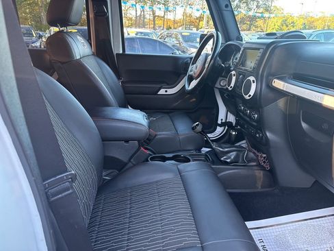 Used 2012 Jeep Wrangler Unlimited Sahara image 44