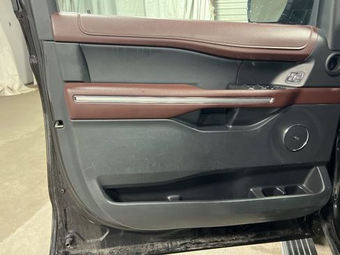 Used 2024 Ford Expedition Max Limited image 24