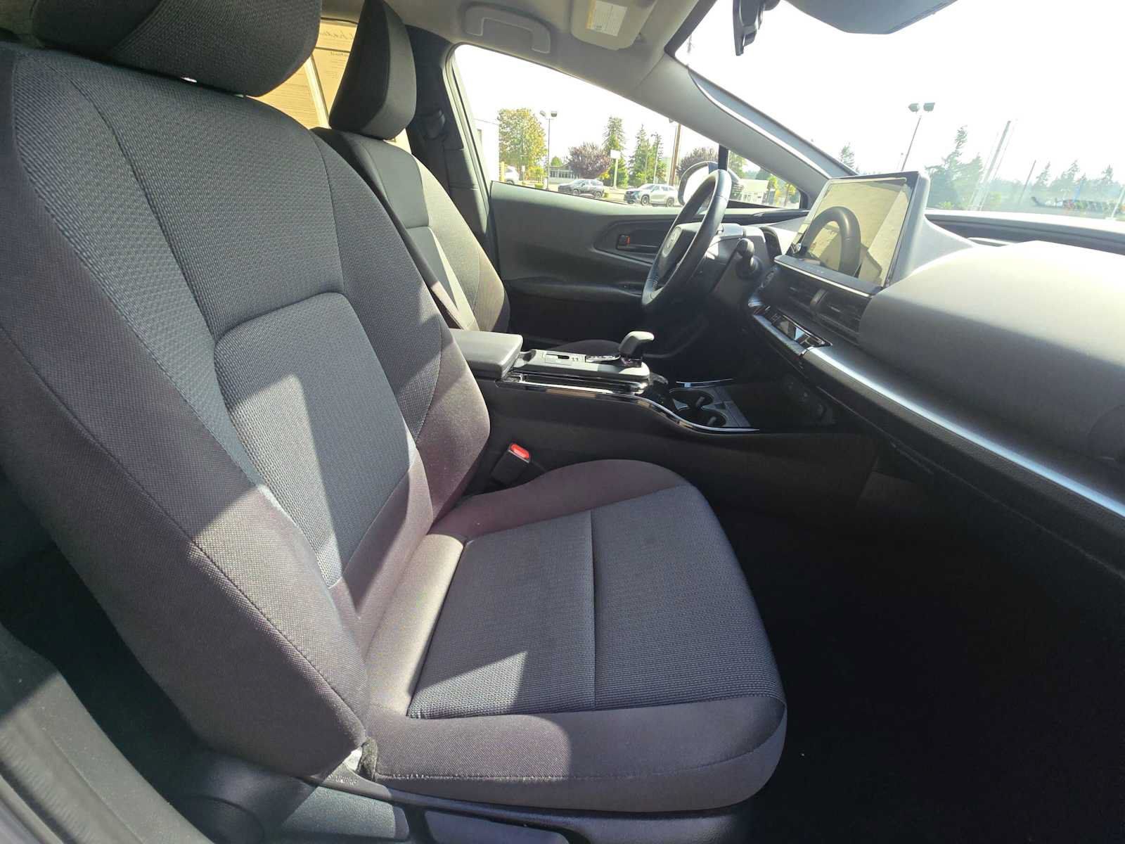 Certified 2025 Toyota Prius LE FWD image 11