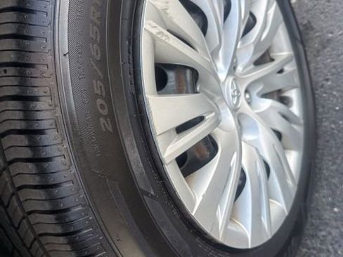 Used 2012 Toyota Camry LE image 10