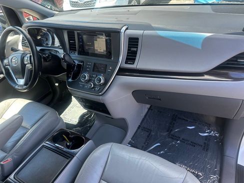 Used 2016 Toyota Sienna XLE Premium AWD/4WD image 11